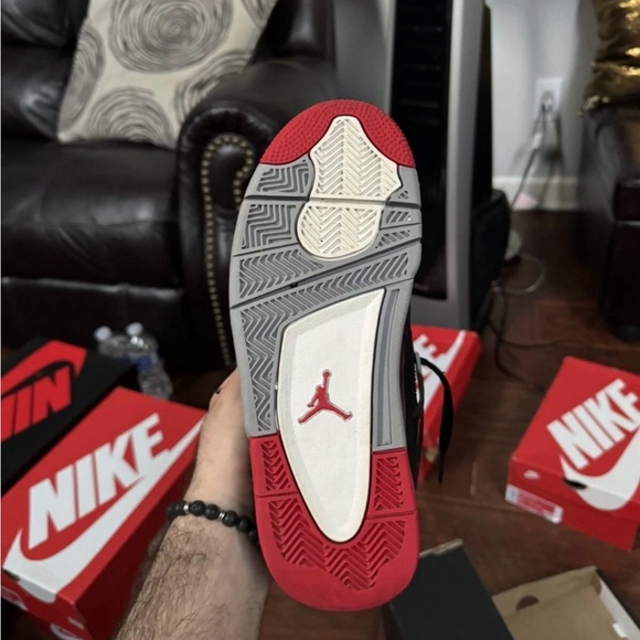 Jordan 4 Grade School “Bred” size Y7 - Picture 2 of 6